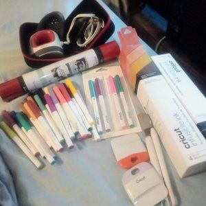 Cricut mini press and accessories